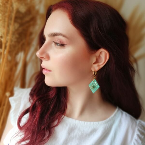 סט תכשיטי אפוקסי עם פרחים אמיתיים – טורקיז טבעי בעבודת יד